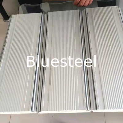 Pu Sandwich Panel Garage Door Roller Shutter Roll Forming Machine Efisien